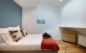 Appartement Lumineux, Moderne Et Entierement Equipe